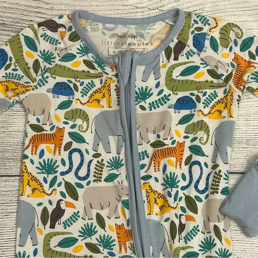 Little Sleepies Zippie size 6-12 moths - Picture 2 of 5